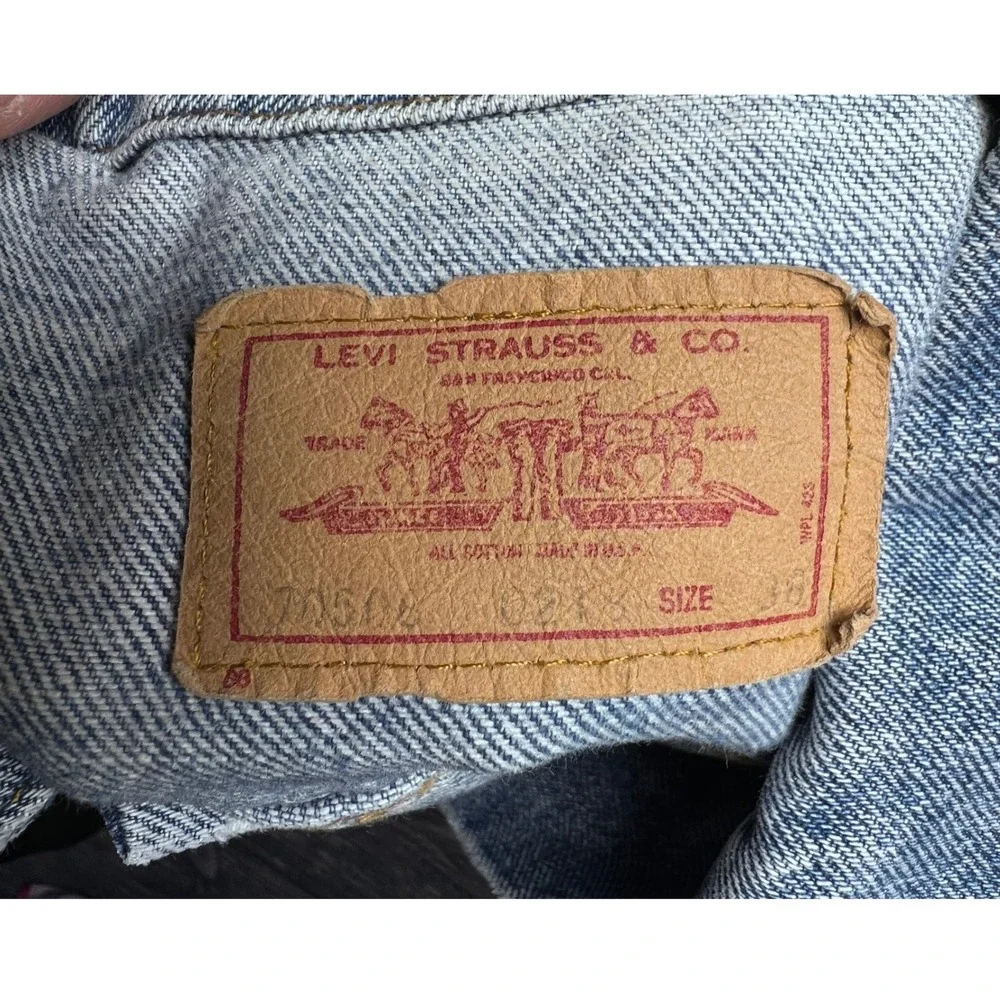 Vintage Levis Denim Trucker‎ Jacket Distressed Blue Mens Size 38 70507-0218 USA